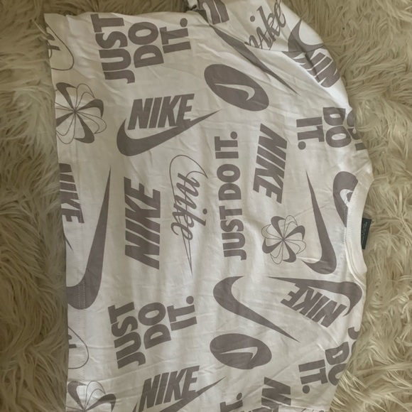 Nike cropped tee. - Picture 2 of 2